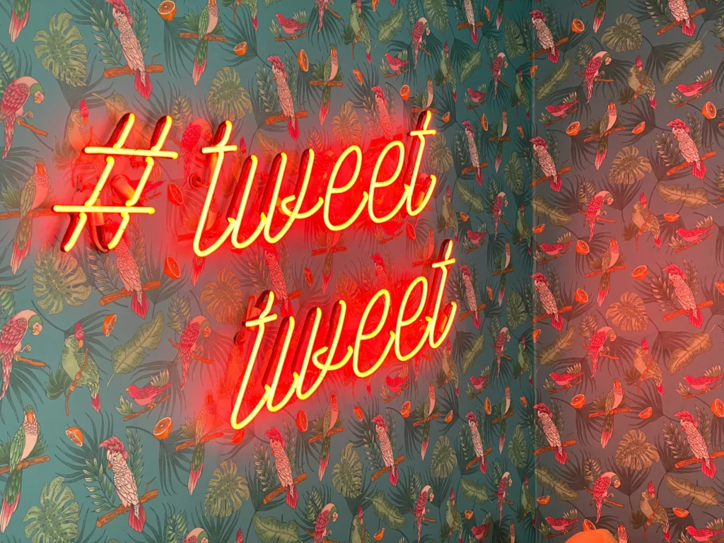 Craft compelling Twitter headlines